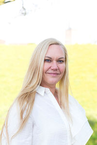 Kristy van Oosterhout | buurtwerker |
 k.vanoosterhout@sociaalwerkdekop.nl | 06 302 941 17